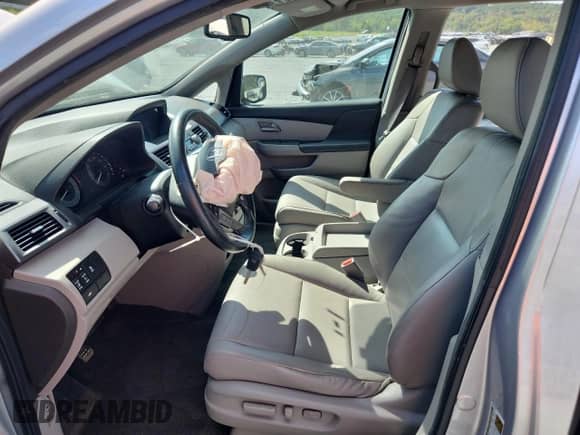 2013 Honda Odyssey EX-L z VIN 5FNRL5H68DB075203, wystawiony jako Copart lot #80362695 z przebiegiem 141 925 mil mil oraz Szkoda całkowita • Salvage title. Historia ofert i sprzedaży dostępna na DreamBid. Obrazek 7.