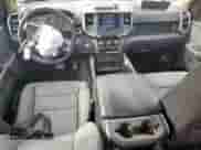 2020 Ram 1500 Lone Star z VIN 1C6RREFT4LN361595, wystawiony jako Copart lot #69188455 z przebiegiem 106 474 mil mil oraz Szkoda całkowita • Salvage title. Historia ofert i sprzedaży dostępna na DreamBid. Obrazek 8.