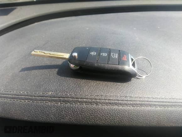 2019 Kia Sorento L с VIN 5XYPG4A30KG437195, выставлен на аукционе IAAI как лот 42848424 с пробегом 154 684 миль миль и . История ставок и продаж доступна на DreamBid. Изображение 11.