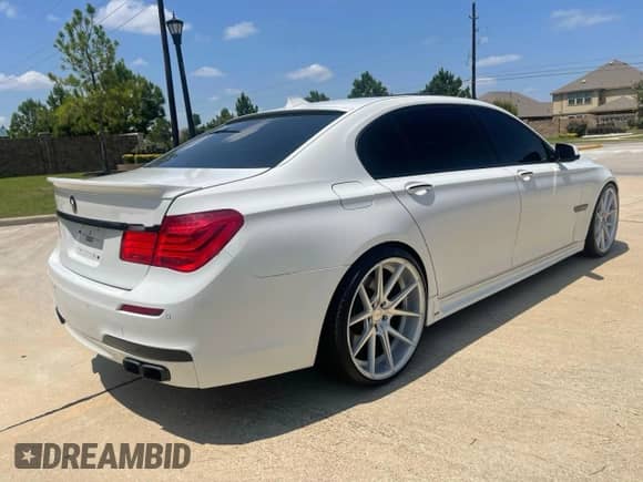 2010 BMW 7 Series 750Li z VIN WBAKB8C58ACY64395, wystawiony jako Copart lot #80227115 z przebiegiem 137 375 mil mil oraz Szkoda całkowita • Salvage title. Historia ofert i sprzedaży dostępna na DreamBid. Obrazek 4.
