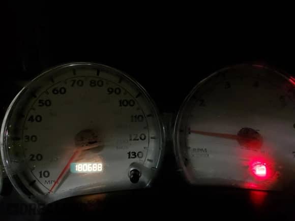 2004 Saturn VUE z VIN 5GZCZ23D74S851282, wystawiony jako Copart lot #82529004 z przebiegiem 180 688 mil mil oraz Czysty tytuł • Clean title. Historia ofert i sprzedaży dostępna na DreamBid. Obrazek 9.