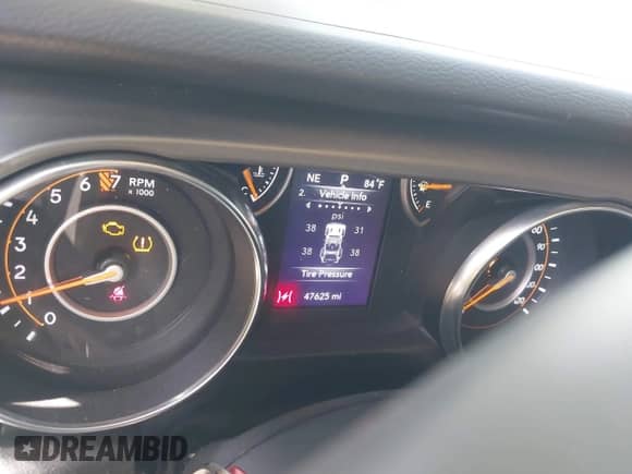 2022 Jeep Wrangler Unlimited Sport S z VIN 1C4HJXDG5NW180130, wystawiony jako IAAI lot #41772922 z przebiegiem 47 625 mil mil oraz . Historia ofert i sprzedaży dostępna na DreamBid. Obrazek 7.