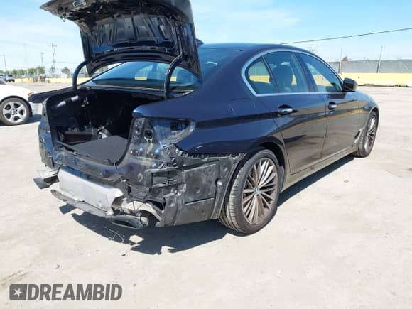 2017 BMW 5 Series 540i с VIN WBAJE5C30HG915083, выставлен на аукционе IAAI как лот 43151716 с пробегом 28 906 миль миль и . История ставок и продаж доступна на DreamBid. Изображение 4.