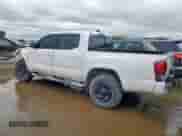 2018 Toyota Tacoma SR z VIN 5TFAX5GN4JX120536, wystawiony jako Copart lot #59206285 z przebiegiem 134 787 mil mil oraz Szkoda całkowita • Salvage title. Historia ofert i sprzedaży dostępna na DreamBid. Obrazek 2.