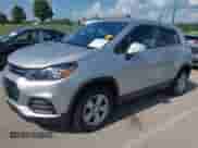 2021 Chevrolet Trax LS z VIN KL7CJNSM4MB365473, wystawiony jako IAAI lot #42563499 z przebiegiem 52 407 mil mil oraz . Historia ofert i sprzedaży dostępna na DreamBid. Obrazek 2.