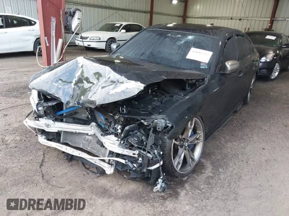 2018 BMW 5 Series M550i xDrive с VIN WBAJB9C51JB035949, выставлен на аукционе IAAI как лот 42085727 с пробегом Не указан миль и . История ставок и продаж доступна на DreamBid. Изображение 2.