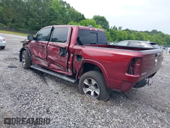 2022 Ram 1500 Laramie z VIN 1C6RREJM5NN165734, wystawiony jako IAAI lot #42307922 z przebiegiem 34 691 mil mil oraz . Historia ofert i sprzedaży dostępna na DreamBid. Obrazek 3.