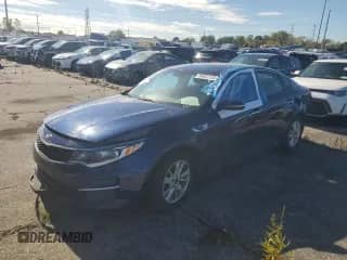 2018 Kia Optima LX z VIN 5XXGT4L33JG223622, wystawiony jako Copart lot #85922135 z przebiegiem 177 544 mil mil oraz Czysty tytuł • Clean title. Historia ofert i sprzedaży dostępna na DreamBid. Obrazek 1.