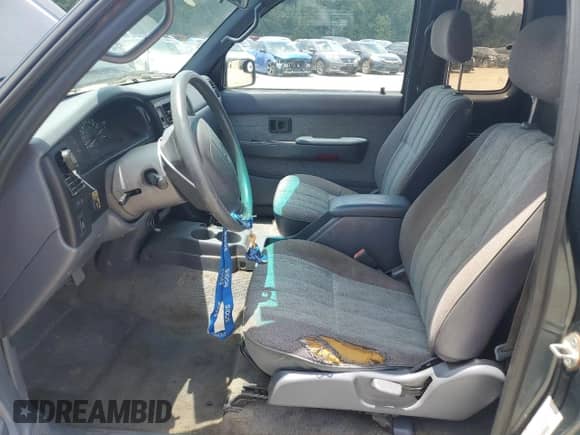 1998 Toyota Tacoma z VIN 4TASM92N7WZ121828, wystawiony jako Copart lot #64122235 z przebiegiem 200 637 mil mil oraz Szkoda całkowita • Salvage title. Historia ofert i sprzedaży dostępna na DreamBid. Obrazek 7.