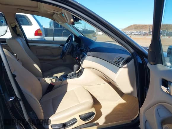 2004 BMW 3 Series 325i with VIN WBAAZ33464KP86274, listed as a IAAI auction lot 43540161 with 245,968 mi miles and . Bid and sale history available at DreamBid. Image 5.