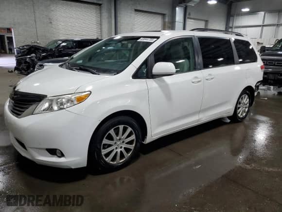 2013 Toyota Sienna XLE AAS z VIN 5TDYK3DCXDS301834, wystawiony jako Copart lot #83844755 z przebiegiem 154 282 mil mil oraz Szkoda całkowita • Salvage title. Historia ofert i sprzedaży dostępna na DreamBid. Obrazek 1.