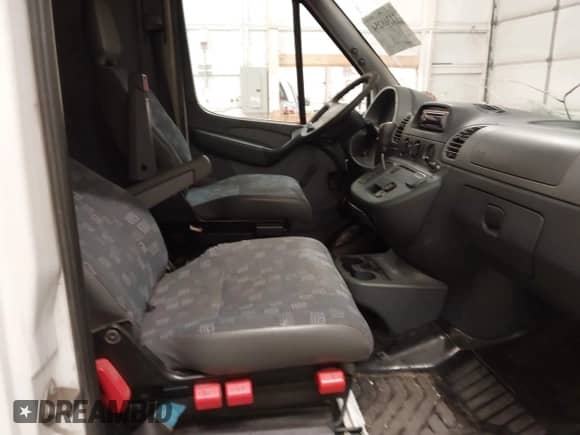2006 Dodge Sprinter with VIN WD0PD444465968998, listed as a IAAI auction lot 41369254 with 199,842 mi miles and . Bid and sale history available at DreamBid. Image 5.