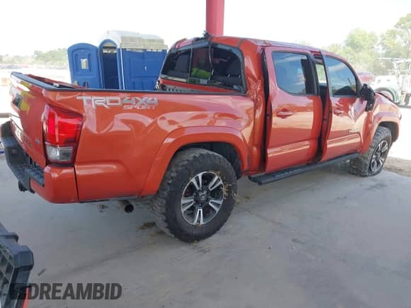 2017 Toyota Tacoma SR5 с VIN 5TFCZ5AN7HX091488, выставлен на аукционе IAAI как лот 43096343 с пробегом 85 481 миль миль и . История ставок и продаж доступна на DreamBid. Изображение 4.