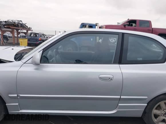 2005 Hyundai Accent GLS z VIN KMHCG35C25U359293, wystawiony jako IAAI lot #41233474 z przebiegiem 148 344 mil mil oraz . Historia ofert i sprzedaży dostępna na DreamBid. Obrazek 14.