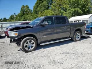 2022 Ram 1500 Big Horn z VIN 1C6SRFFT3NN203064, wystawiony jako Copart lot #70523855 z przebiegiem 67 390 mil mil oraz Szkoda całkowita • Salvage title. Historia ofert i sprzedaży dostępna na DreamBid. Obrazek 1.