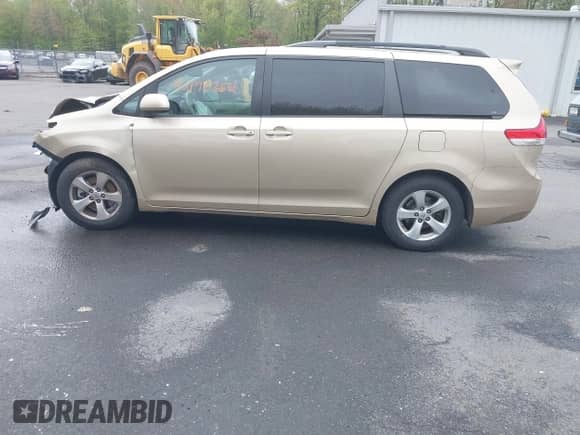 2011 Toyota Sienna LE AAS с VIN 5TDKK3DC2BS006651, выставлен на аукционе IAAI как лот 42190362 с пробегом 201 795 миль миль и . История ставок и продаж доступна на DreamBid. Изображение 15.