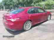 2020 Toyota Camry LE z VIN 4T1C11AKXLU910439, wystawiony jako IAAI lot #42723450 z przebiegiem Nie podano mil oraz . Historia ofert i sprzedaży dostępna na DreamBid. Obrazek 4.