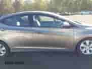 2016 Hyundai Elantra SE z VIN 5NPDH4AE4GH791979, wystawiony jako IAAI lot #43252882 z przebiegiem 154 658 mil mil oraz . Historia ofert i sprzedaży dostępna na DreamBid. Obrazek 13.