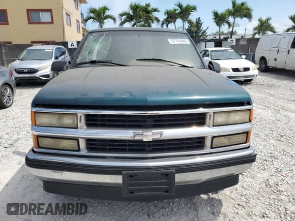 1995 Chevrolet Tahoe z VIN 1GNEC13K1SJ439759, wystawiony jako Copart lot #57784845 z przebiegiem 190 566 mil mil oraz Czysty tytuł • Clean title. Historia ofert i sprzedaży dostępna na DreamBid. Obrazek 5.