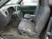 2006 Chevrolet Colorado 2LT z VIN 1GCDT136868290643, wystawiony jako Copart lot #57757955 z przebiegiem 120 143 mil mil oraz Czysty tytuł • Clean title. Historia ofert i sprzedaży dostępna na DreamBid. Obrazek 7.