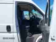 2025 Ram ProMaster Cargo Tradesman с VIN 3C6LRVDG9SE506516, выставлен на аукционе IAAI как лот 42246677 с пробегом 7 922 миль миль и . История ставок и продаж доступна на DreamBid. Изображение 5.
