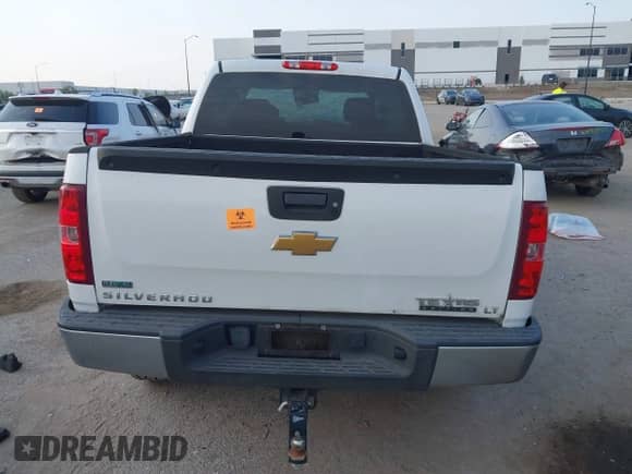 2011 Chevrolet Silverado 1500 LT z VIN 3GCPCSE06BG376971, wystawiony jako IAAI lot #43088715 z przebiegiem Nie podano mil oraz . Historia ofert i sprzedaży dostępna na DreamBid. Obrazek 15.