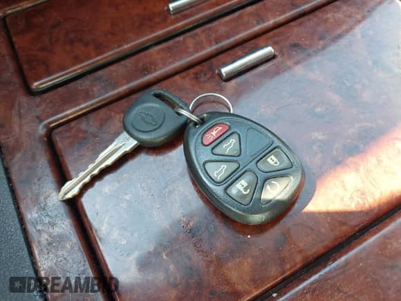 2009 Chevrolet Suburban LTZ z VIN 1GNFK36349R294901, wystawiony jako IAAI lot #43203353 z przebiegiem 187 400 mil mil oraz . Historia ofert i sprzedaży dostępna na DreamBid. Obrazek 11.