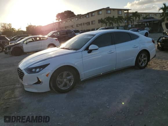 2022 Hyundai Sonata SE with VIN 5NPEG4JA3NH135242, listed as a Copart auction lot 87027215 with 32,885 mi miles and Salvage title. Bid and sale history available at DreamBid. Image 1.