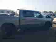 2022 Ram 1500 Big Horn z VIN 1C6RRFFG3NN295875, wystawiony jako IAAI lot #42792837 z przebiegiem 68 696 mil mil oraz . Historia ofert i sprzedaży dostępna na DreamBid. Obrazek 13.