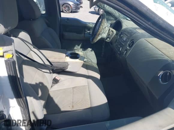 2004 Ford F-150 STX z VIN 1FTRF02W24KD78421, wystawiony jako IAAI lot #41834609 z przebiegiem 213 676 mil mil oraz . Historia ofert i sprzedaży dostępna na DreamBid. Obrazek 5.