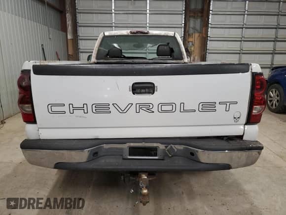 2004 Chevrolet Silverado 1500 Work Truck z VIN 1GCEC14X24Z255504, wystawiony jako Copart lot #50491505 z przebiegiem 192 324 mil mil oraz Szkoda całkowita • Salvage title. Historia ofert i sprzedaży dostępna na DreamBid. Obrazek 6.