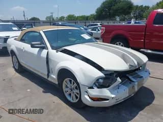 2006 Ford Mustang Standard с VIN 1ZVFT84N465107373, выставлен на аукционе IAAI как лот 42205471 с пробегом 60 598 миль миль и . История ставок и продаж доступна на DreamBid. Изображение 1.