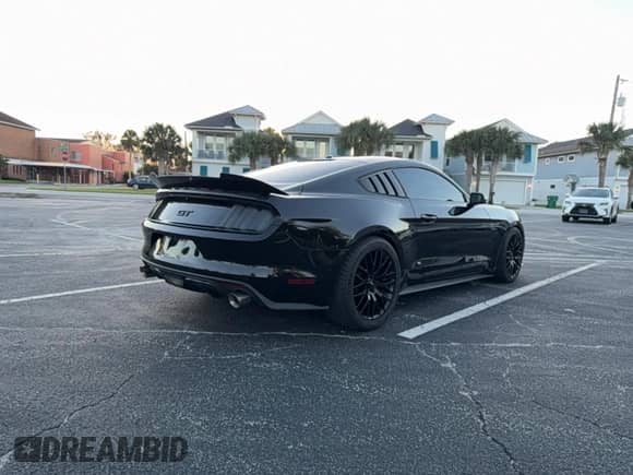 2017 Ford Mustang GT z VIN 1FA6P8CF9H5263838, wystawiony jako Copart lot #89445895 z przebiegiem 59 348 mil mil oraz Czysty tytuł • Clean title. Historia ofert i sprzedaży dostępna na DreamBid. Obrazek 4.
