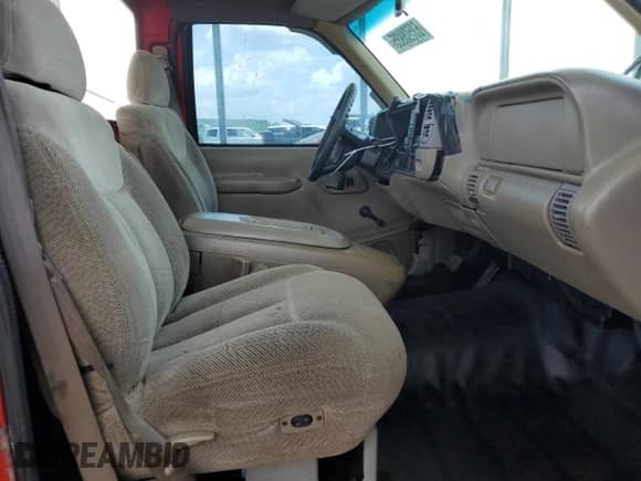 1998 Chevrolet Silverado 1500 z VIN 1GCEC14W0WZ244253, wystawiony jako Copart lot #63598935 z przebiegiem 236 294 mil mil oraz Szkoda całkowita • Salvage title. Historia ofert i sprzedaży dostępna na DreamBid. Obrazek 10.