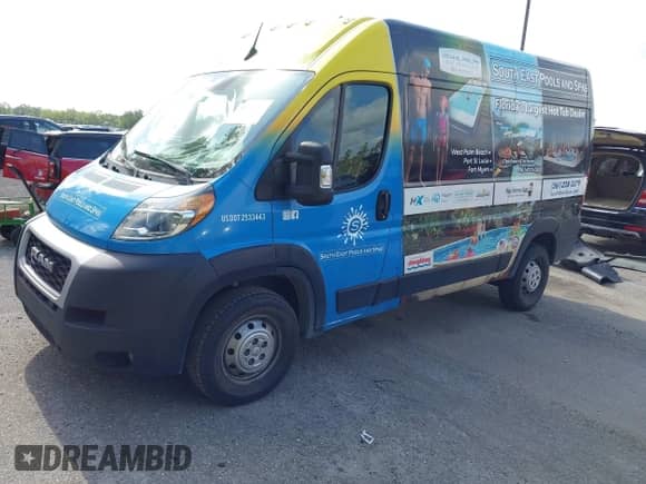 2022 Ram ProMaster Cargo z VIN 3C6LRVBG2NE119197, wystawiony jako IAAI lot #42045262 z przebiegiem 72 484 mil mil oraz . Historia ofert i sprzedaży dostępna na DreamBid. Obrazek 2.