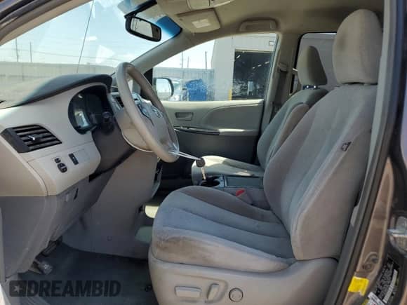 2013 Toyota Sienna LE AAS с VIN 5TDKK3DC0DS332046, выставлен на аукционе Copart как лот 68400265 с пробегом 205 295 миль миль и Списание • Salvage title. История ставок и продаж доступна на DreamBid. Изображение 7.