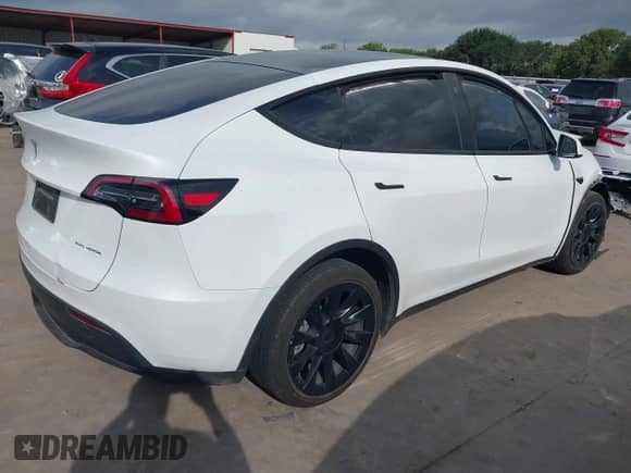 2023 Tesla Model Y Long Range с VIN 7SAYGDEE2PA071402, выставлен на аукционе IAAI как лот 42729170 с пробегом 31 865 миль миль и . История ставок и продаж доступна на DreamBid. Изображение 4.