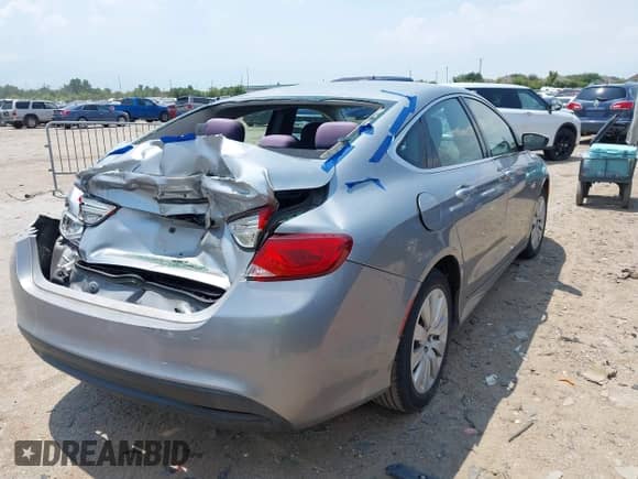 2015 Chrysler 200 LX с VIN 1C3CCCFB3FN698246, выставлен на аукционе IAAI как лот 43009893 с пробегом 58 276 миль миль и . История ставок и продаж доступна на DreamBid. Изображение 4.