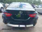 2020 Toyota Camry SE z VIN 4T1J11AK8LU935461, wystawiony jako IAAI lot #42354964 z przebiegiem 70 212 mil mil oraz . Historia ofert i sprzedaży dostępna na DreamBid. Obrazek 6.