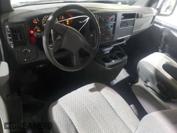 2006 Chevrolet Express Cargo с VIN 1GCFH15T561200645, выставлен на аукционе Copart как лот 70101675 с пробегом 98 059 миль миль и Списание • Salvage title. История ставок и продаж доступна на DreamBid. Изображение 8.