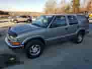 1998 Chevrolet Blazer LT z VIN 1GNDT13W2W2236765, wystawiony jako Copart lot #88902125 z przebiegiem 227 773 mil mil oraz Szkoda całkowita • Salvage title. Historia ofert i sprzedaży dostępna na DreamBid. Obrazek 1.