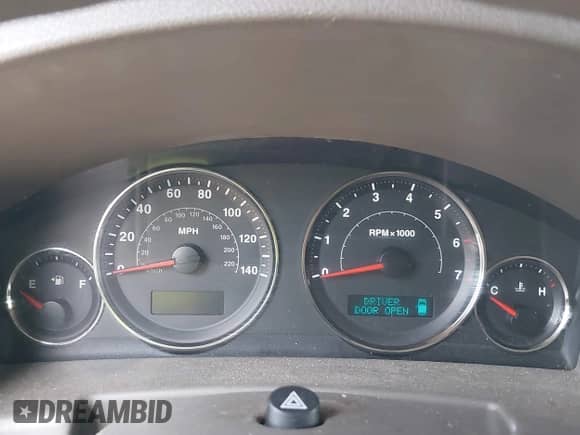 2006 Jeep Commander z VIN 1J8HH48N56C126051, wystawiony jako IAAI lot #42711962 z przebiegiem 210 509 mil mil oraz . Historia ofert i sprzedaży dostępna na DreamBid. Obrazek 15.