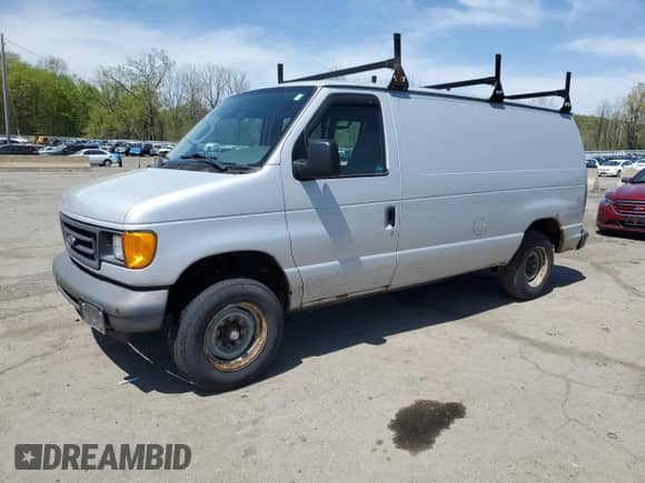 2007 Ford Econoline Cargo Commercial z VIN 1FTNE14W17DB31257, wystawiony jako Copart lot #55140055 z przebiegiem 318 512 mil mil oraz Czysty tytuł • Clean title. Historia ofert i sprzedaży dostępna na DreamBid. Obrazek 1.