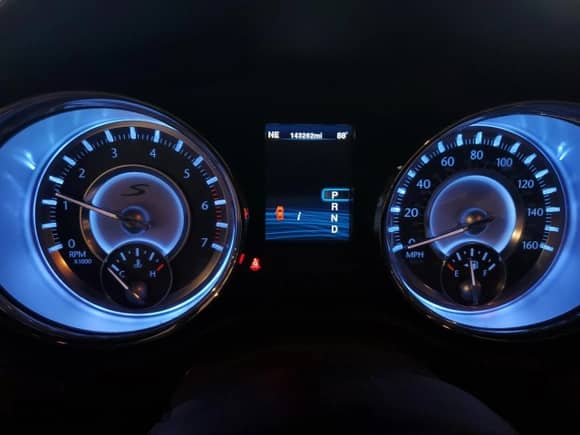 2012 Chrysler 300 S z VIN 2C3CCAJT7CH163879, wystawiony jako Copart lot #65004355 z przebiegiem 143 262 mil mil oraz Szkoda całkowita • Salvage title. Historia ofert i sprzedaży dostępna na DreamBid. Obrazek 9.