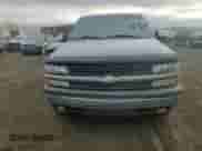 2002 Chevrolet Silverado 1500HD LS z VIN 1GCGK13U82F122070, wystawiony jako Copart lot #83078544 z przebiegiem 383 191 mil mil oraz Szkoda całkowita • Salvage title. Historia ofert i sprzedaży dostępna na DreamBid. Obrazek 11.