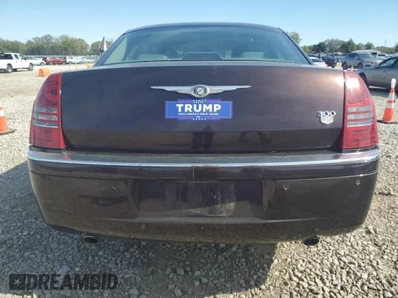 2005 Chrysler 300 C with VIN 2C3AA63H35H104303, listed as a Copart auction lot 82310295 with 128,937 mi miles and Salvage title. Bid and sale history available at DreamBid. Image 6.