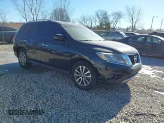 2015 Nissan Pathfinder Platinum with VIN 5N1AR2MM0FC664448, listed as a IAAI auction lot 41431487 with 166,061 mi miles and . Bid and sale history available at DreamBid. Image 1.