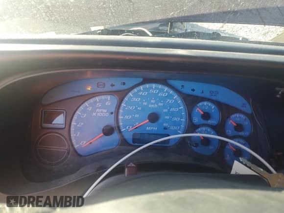 2002 Chevrolet Silverado 2500HD LS с VIN 1GCHK23U82F246074, выставлен на аукционе Copart как лот 70705945 с пробегом Не указан миль и Списание • Salvage title. История ставок и продаж доступна на DreamBid. Изображение 9.