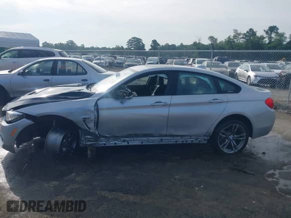 2015 BMW 4 Series 435i xDrive z VIN WBA4B3C53FD670242, wystawiony jako IAAI lot #42673258 z przebiegiem 194 840 mil mil oraz . Historia ofert i sprzedaży dostępna na DreamBid. Obrazek 15.