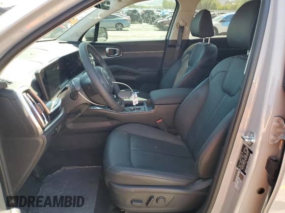 2025 Kia Sorento EX с VIN 5XYRH4JF7SG356257, выставлен на аукционе Copart как лот 68354045 с пробегом 4 908 миль миль и Списание • Salvage title. История ставок и продаж доступна на DreamBid. Изображение 7.